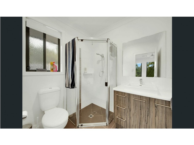 1 Tulipwood Cct, Boyne Island QLD 4680