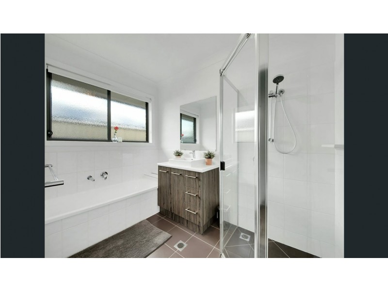 1 Tulipwood Cct, Boyne Island QLD 4680