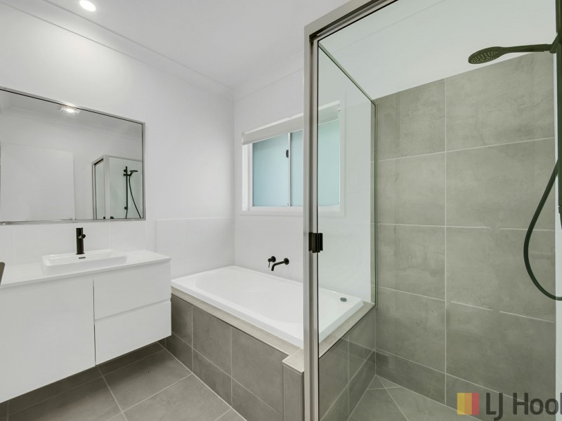 4 Lenthall Street, Boyne Island QLD 4680