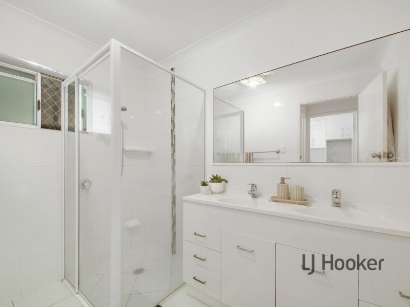 17 Alkina Crescent, Boyne Island QLD 4680