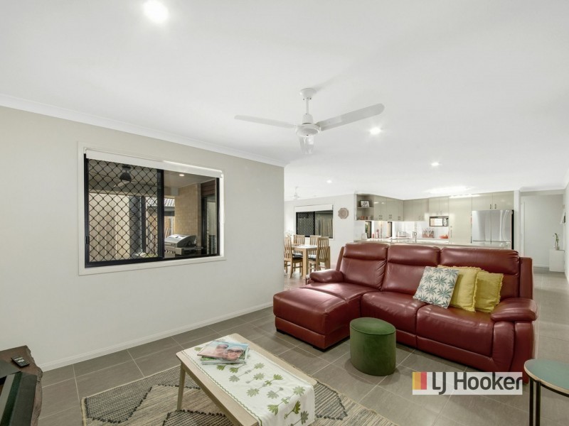 9 Valley Way, Boyne Island QLD 4680