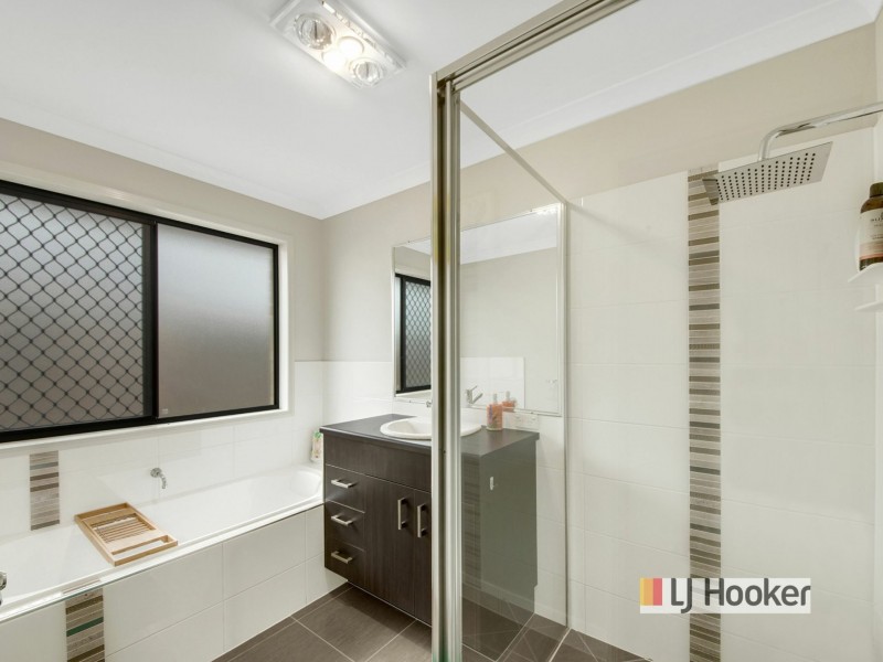 9 Valley Way, Boyne Island QLD 4680