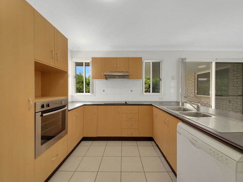 17 Golf View Drive, Boyne Island QLD 4680