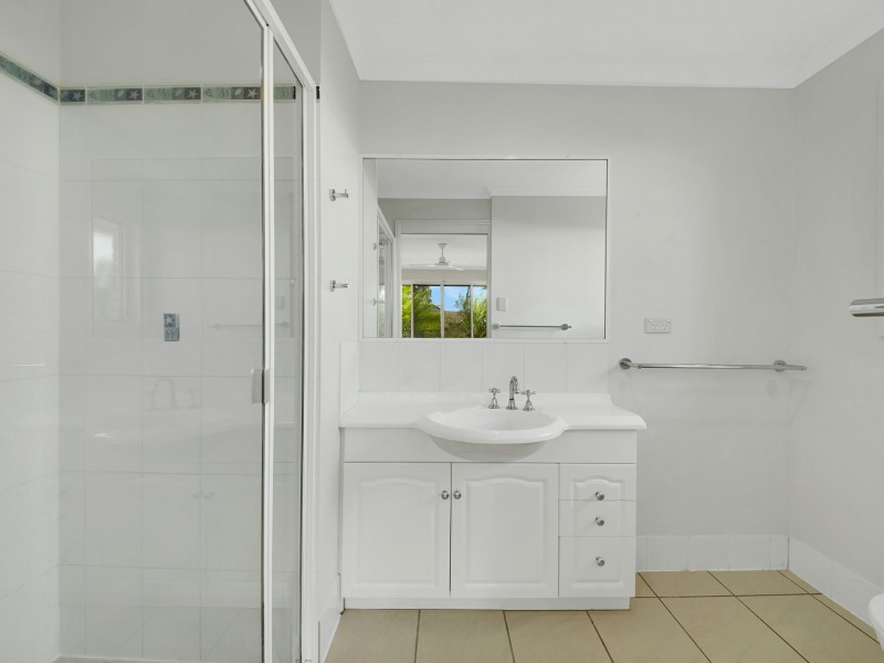 17 Golf View Drive, Boyne Island QLD 4680