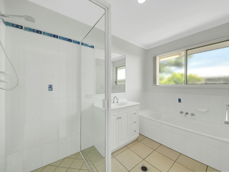 17 Golf View Drive, Boyne Island QLD 4680