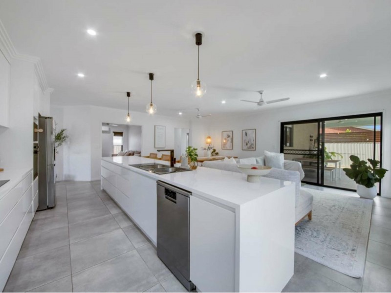 19 Stella Street, Boyne Island QLD 4680