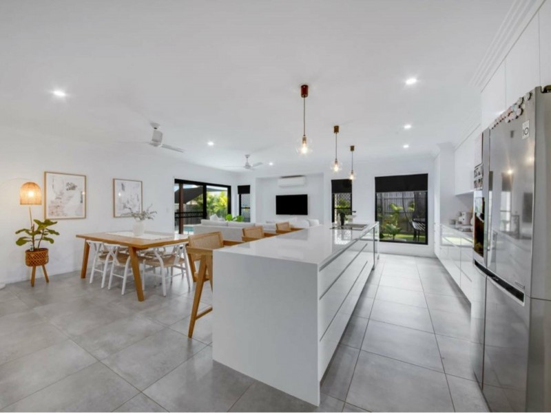 19 Stella Street, Boyne Island QLD 4680