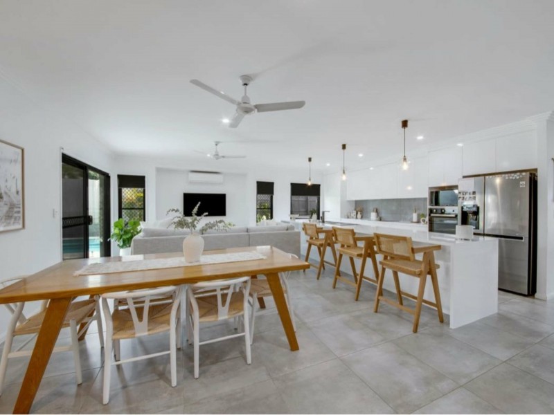 19 Stella Street, Boyne Island QLD 4680