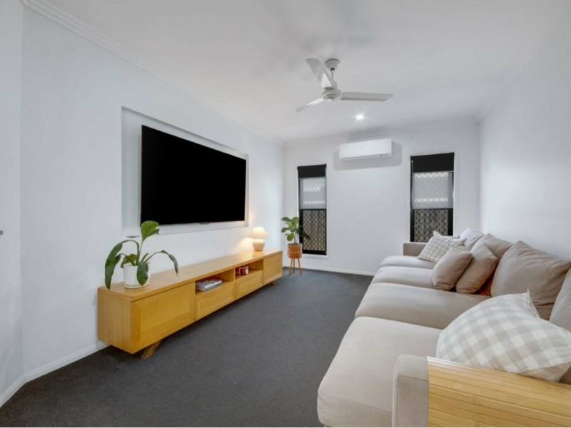 19 Stella Street, Boyne Island QLD 4680