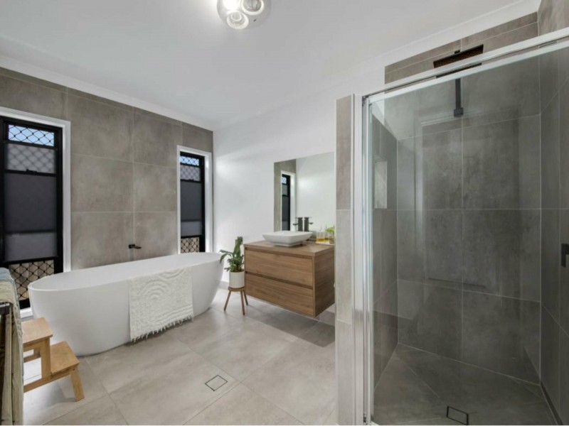 19 Stella Street, Boyne Island QLD 4680
