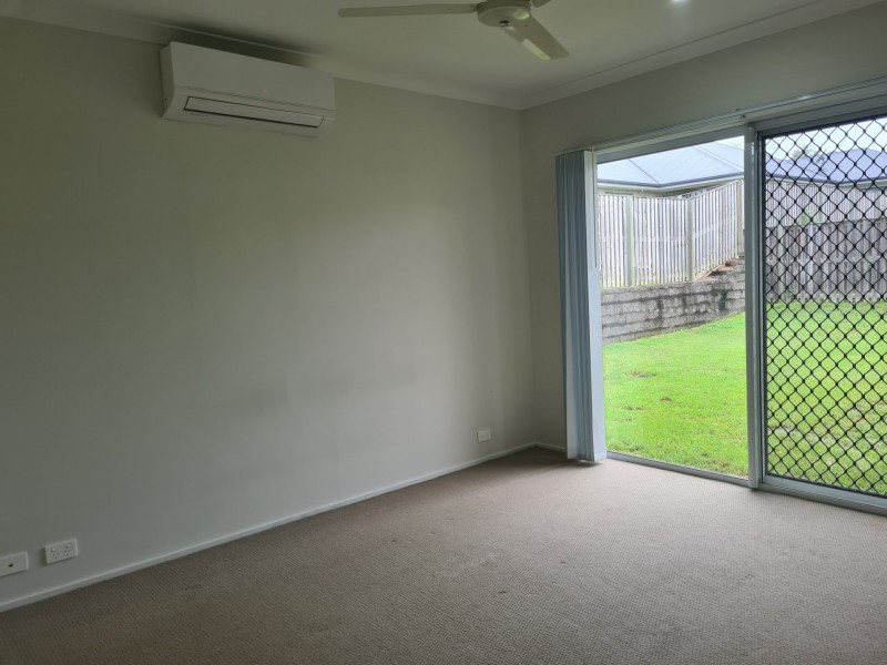 8 CORIMBA PARADE, Boyne Island QLD 4680