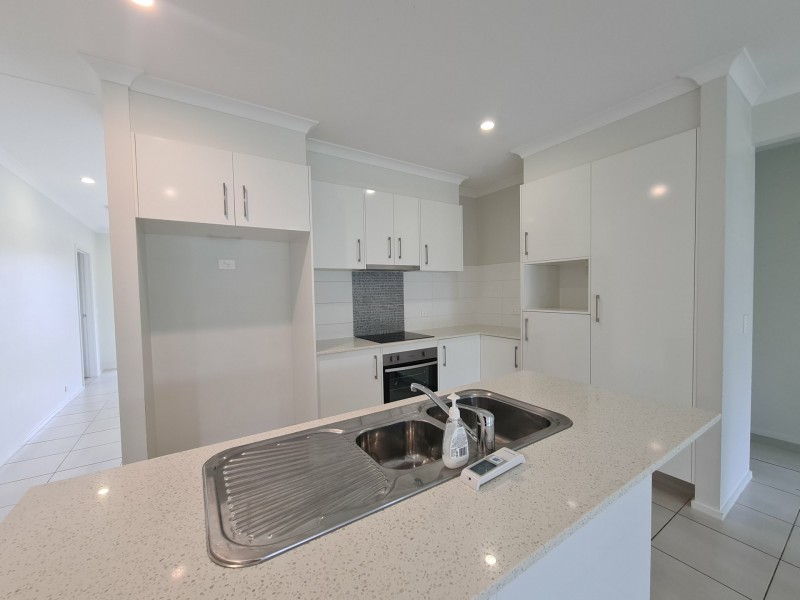 8 CORIMBA PARADE, Boyne Island QLD 4680