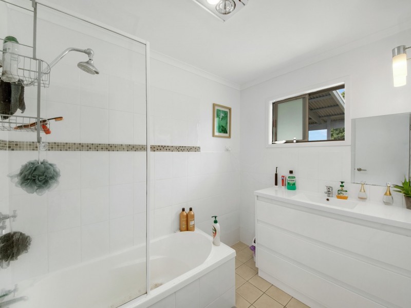 6 Bellemere Court, Boyne Island QLD 4680