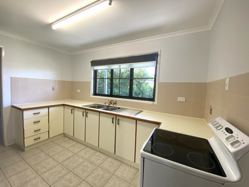 2/22 Booth Ave, Tannum Sands QLD 4680