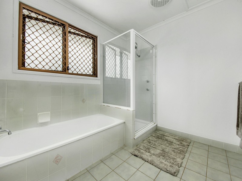 2/22 Booth Ave, Tannum Sands QLD 4680