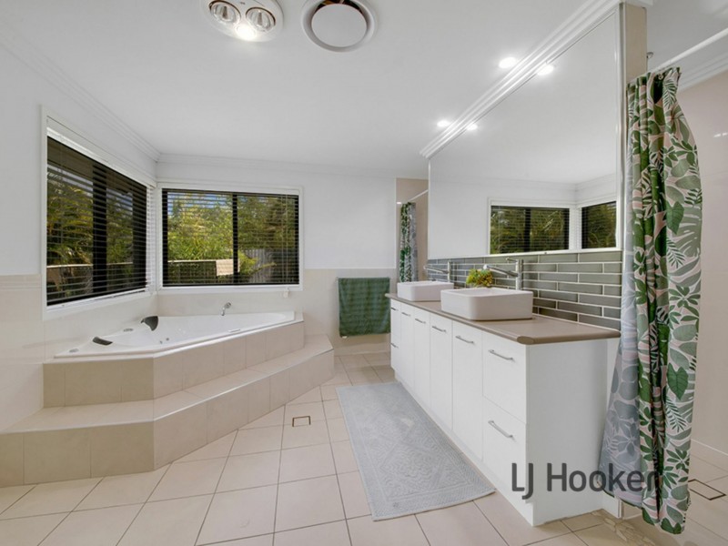 16 Yacht Road, Tannum Sands QLD 4680