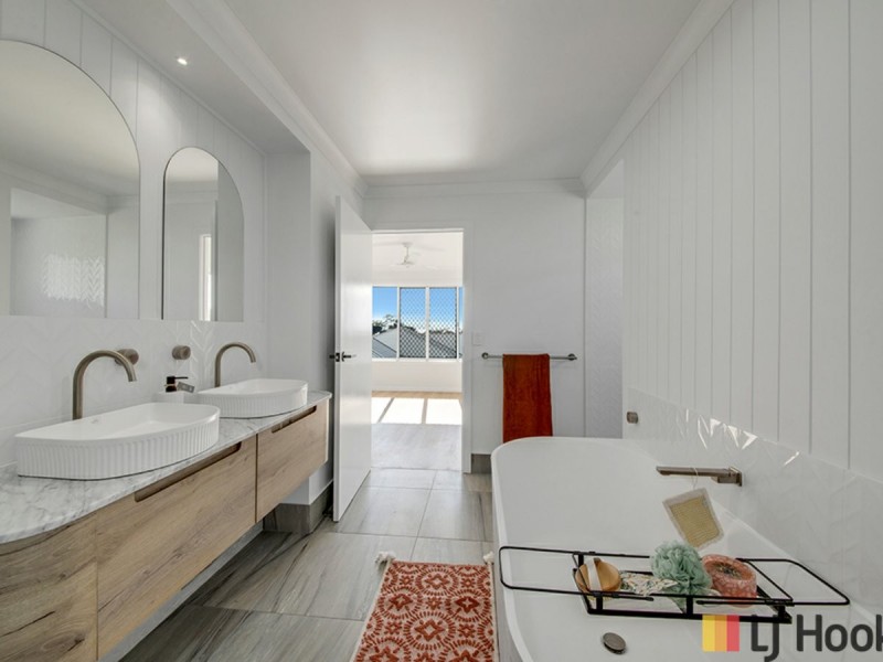 8 Jenny Lind Court, Boyne Island QLD 4680