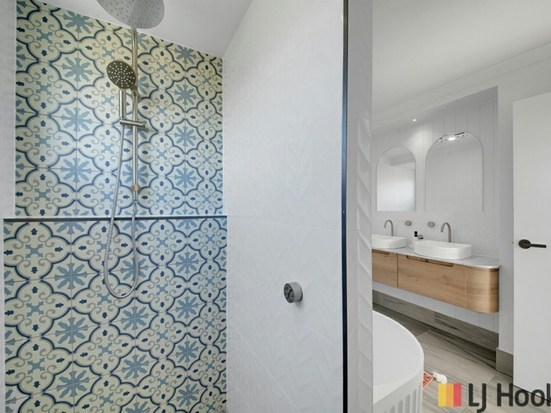 8 Jenny Lind Court, Boyne Island QLD 4680