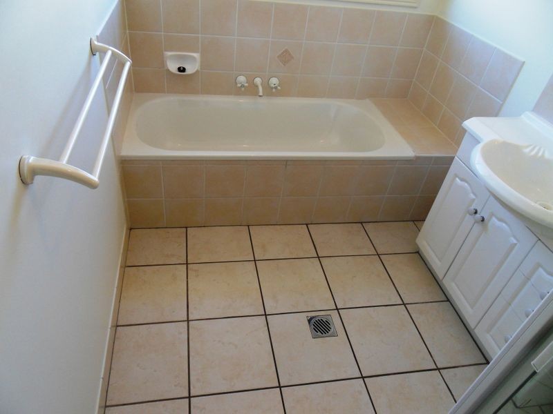 16 GOLFVIEW DRIVE, Boyne Island QLD 4680