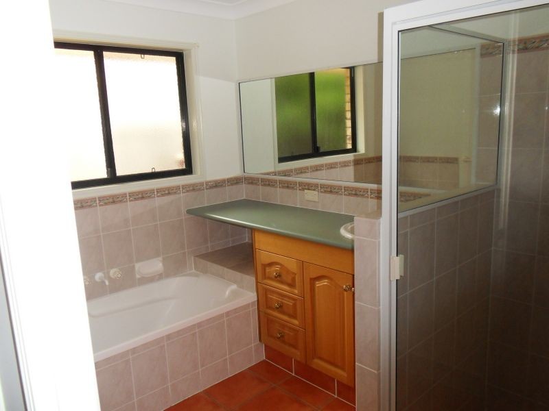 8 YARAAN COURT, Boyne Island QLD 4680