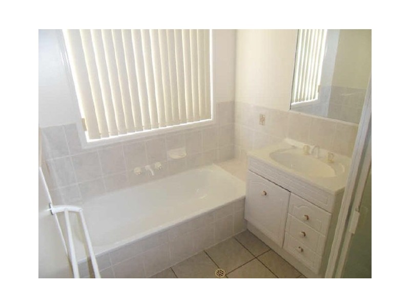 4 Charles Street, Tannum Sands QLD 4680