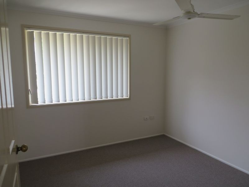 16 CURTIS AVENUE, Boyne Island QLD 4680