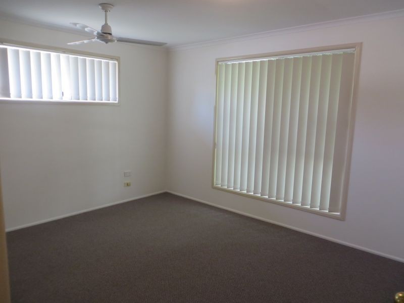 16 CURTIS AVENUE, Boyne Island QLD 4680