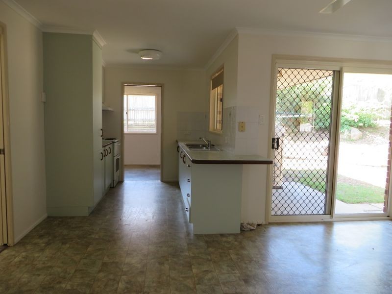 16 CURTIS AVENUE, Boyne Island QLD 4680