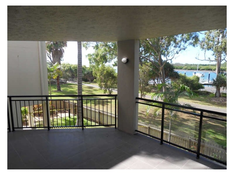 2/8a WYNDHAM AVENUE, Boyne Island QLD 4680