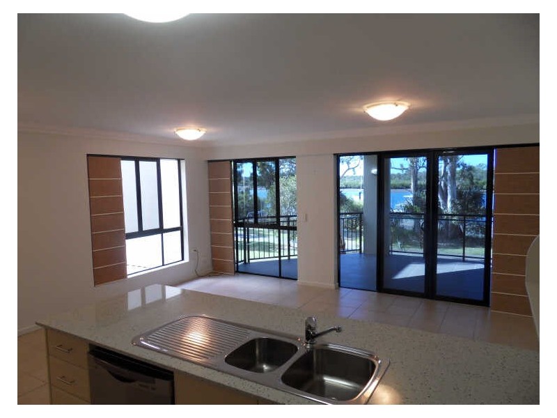 2/8a WYNDHAM AVENUE, Boyne Island QLD 4680