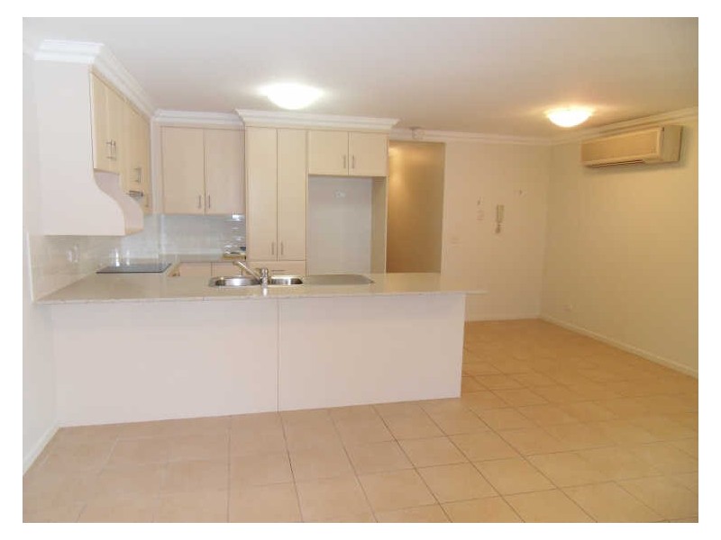 2/8a WYNDHAM AVENUE, Boyne Island QLD 4680