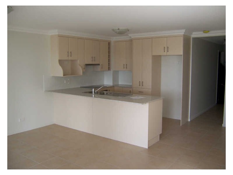 2/8a WYNDHAM AVENUE, Boyne Island QLD 4680