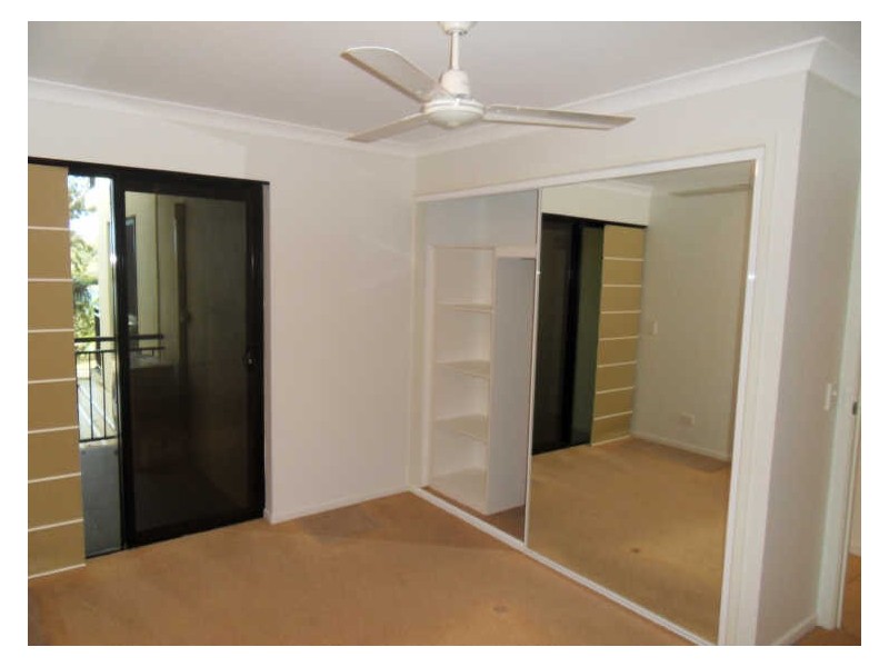 2/8a WYNDHAM AVENUE, Boyne Island QLD 4680