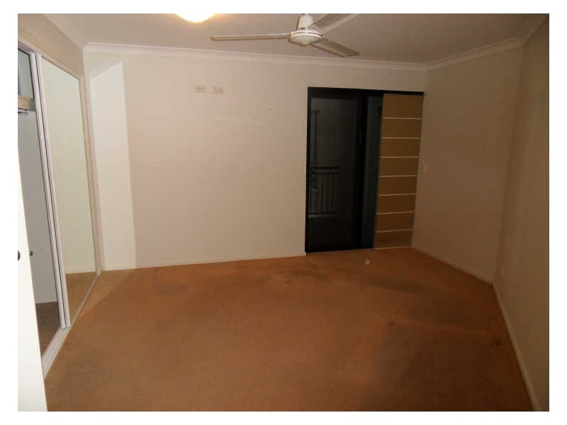 2/8a WYNDHAM AVENUE, Boyne Island QLD 4680