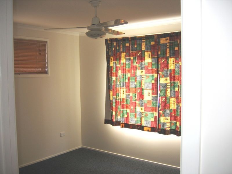 1/8 HAYES AVENUE, Boyne Island QLD 4680