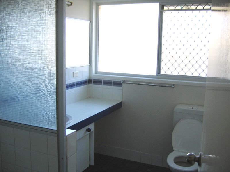 1/8 HAYES AVENUE, Boyne Island QLD 4680