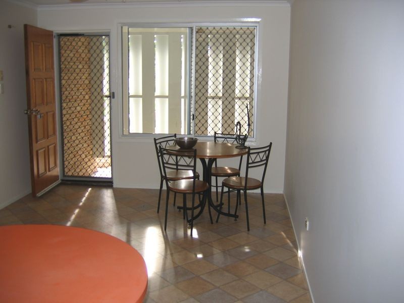 1/8 HAYES AVENUE, Boyne Island QLD 4680