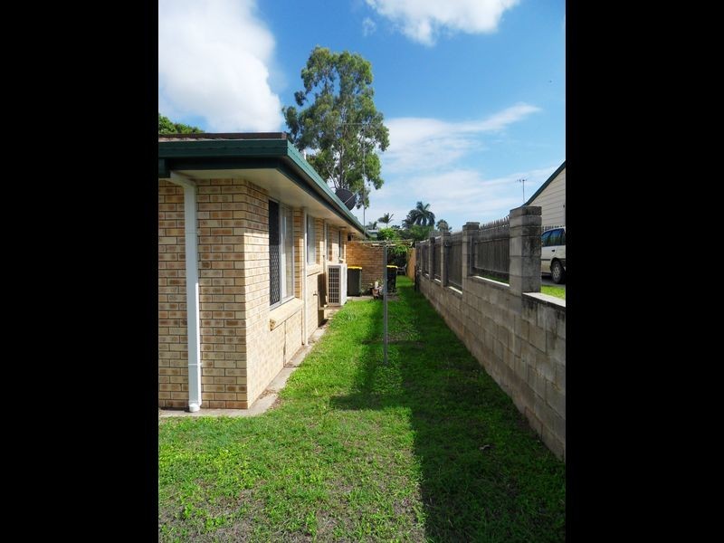 1/8 HAYES AVENUE, Boyne Island QLD 4680