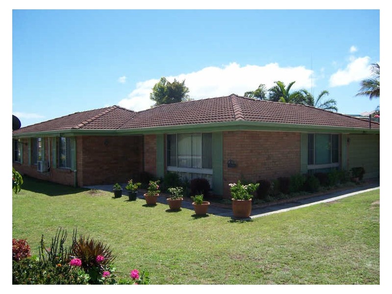 82 BOOTH AVENUE, Tannum Sands QLD 4680