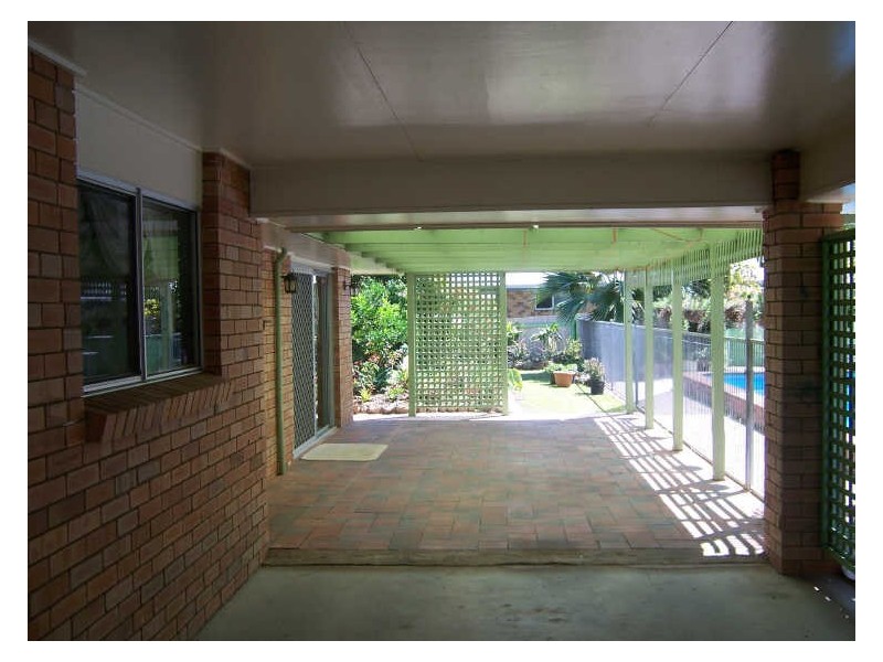 82 BOOTH AVENUE, Tannum Sands QLD 4680