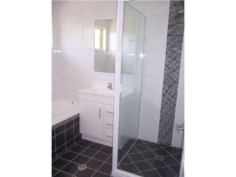 8 Richard Street, Boyne Island QLD 4680