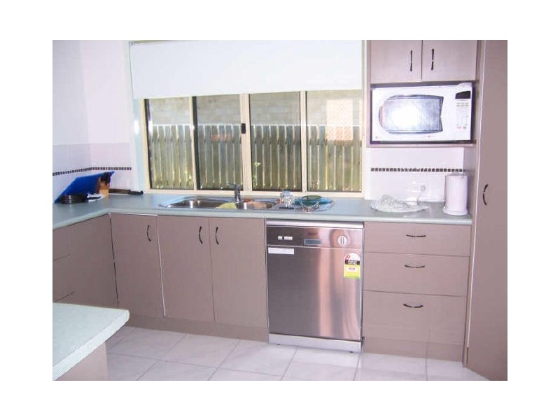 8 Richard Street, Boyne Island QLD 4680