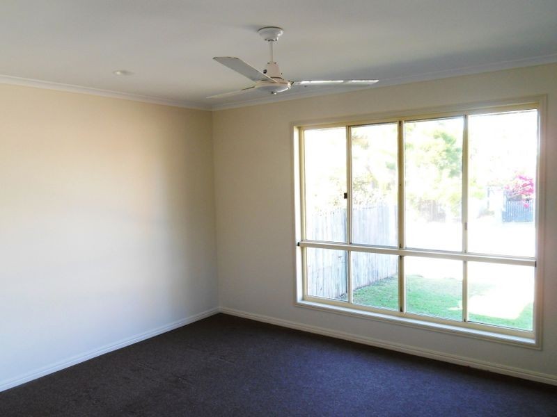 32 CURTIS AVENUE, Boyne Island QLD 4680
