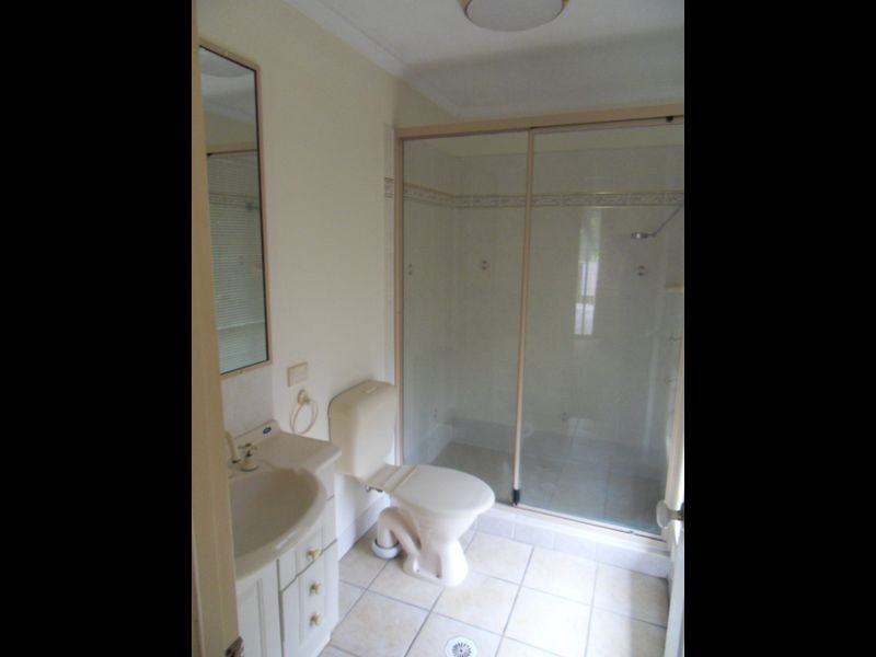 32 CURTIS AVENUE, Boyne Island QLD 4680