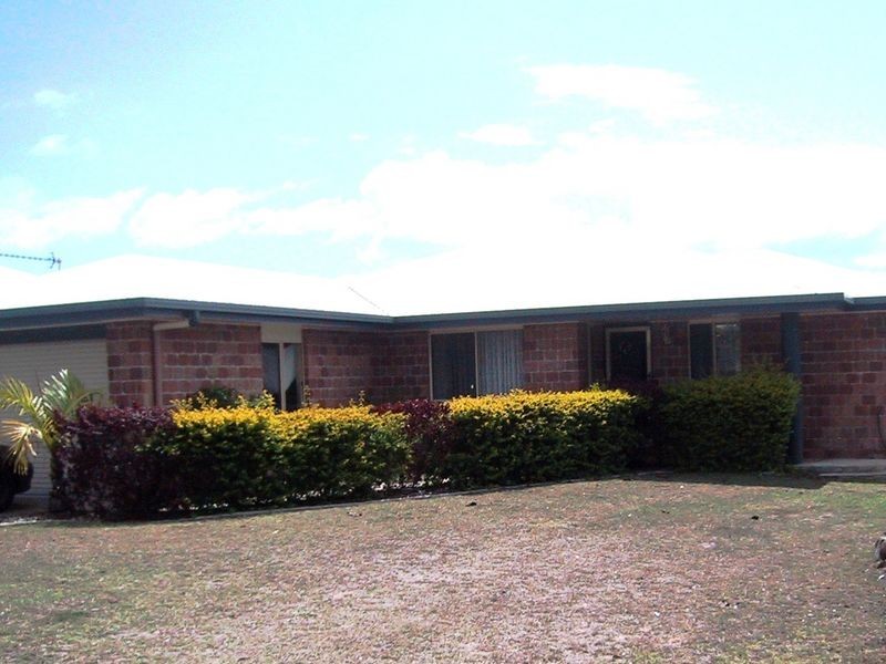 32 CURTIS AVENUE, Boyne Island QLD 4680