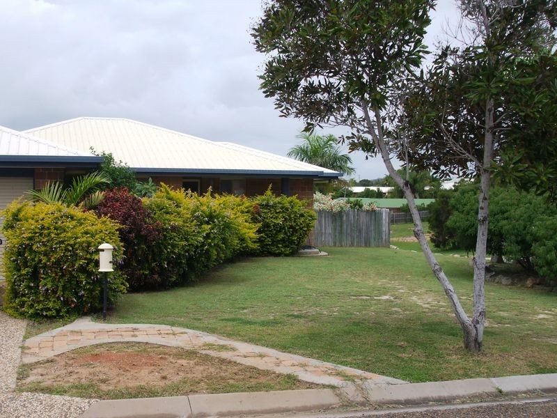 32 CURTIS AVENUE, Boyne Island QLD 4680
