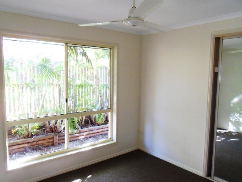 32 CURTIS AVENUE, Boyne Island QLD 4680