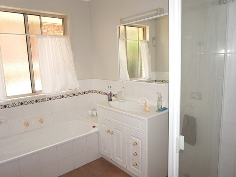 50 LOMANDRA STREET, Boyne Island QLD 4680