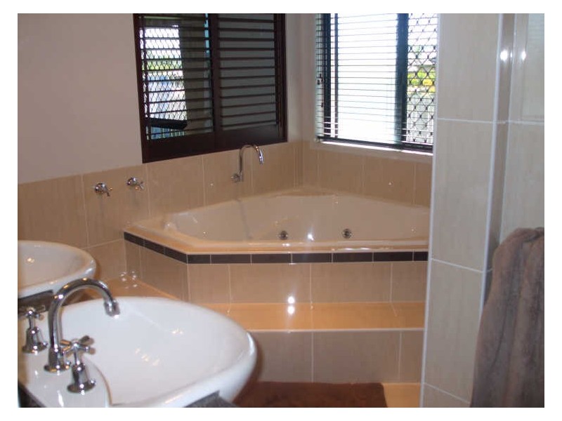 17 LONGREACH COURT, Tannum Sands QLD 4680