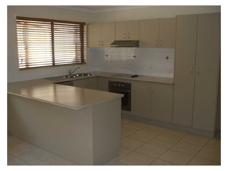 2/11 GOLF VIEW DRIVE, Boyne Island QLD 4680